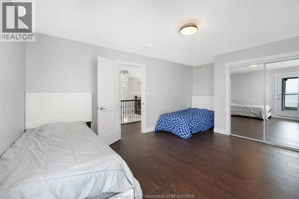 300 SHOREVIEW CIRCLE