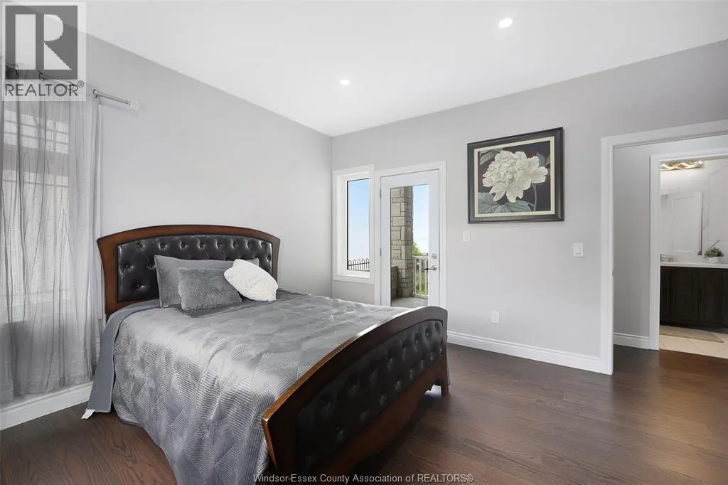 300 SHOREVIEW CIRCLE