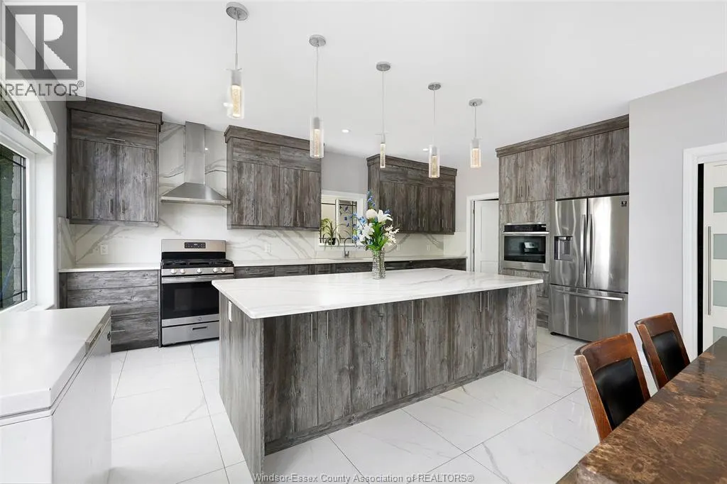 300 SHOREVIEW CIRCLE