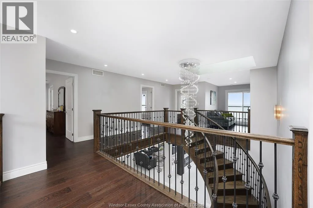 300 SHOREVIEW CIRCLE