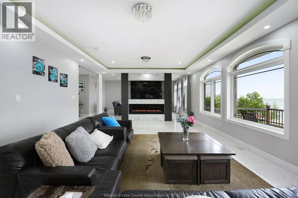 300 SHOREVIEW CIRCLE