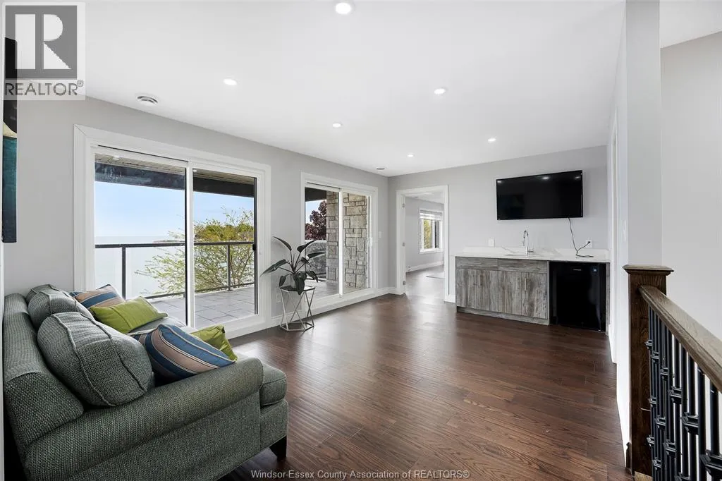 300 SHOREVIEW CIRCLE