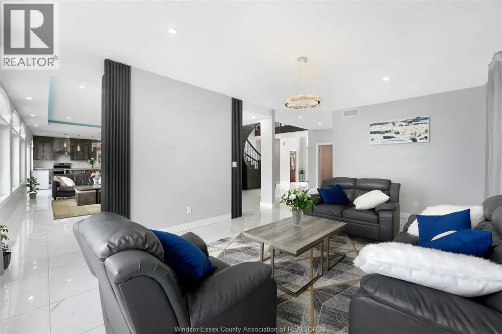 300 SHOREVIEW CIRCLE