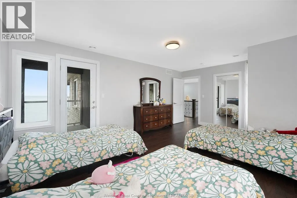 300 SHOREVIEW CIRCLE