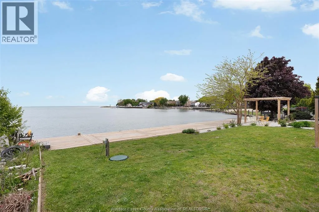 300 SHOREVIEW CIRCLE