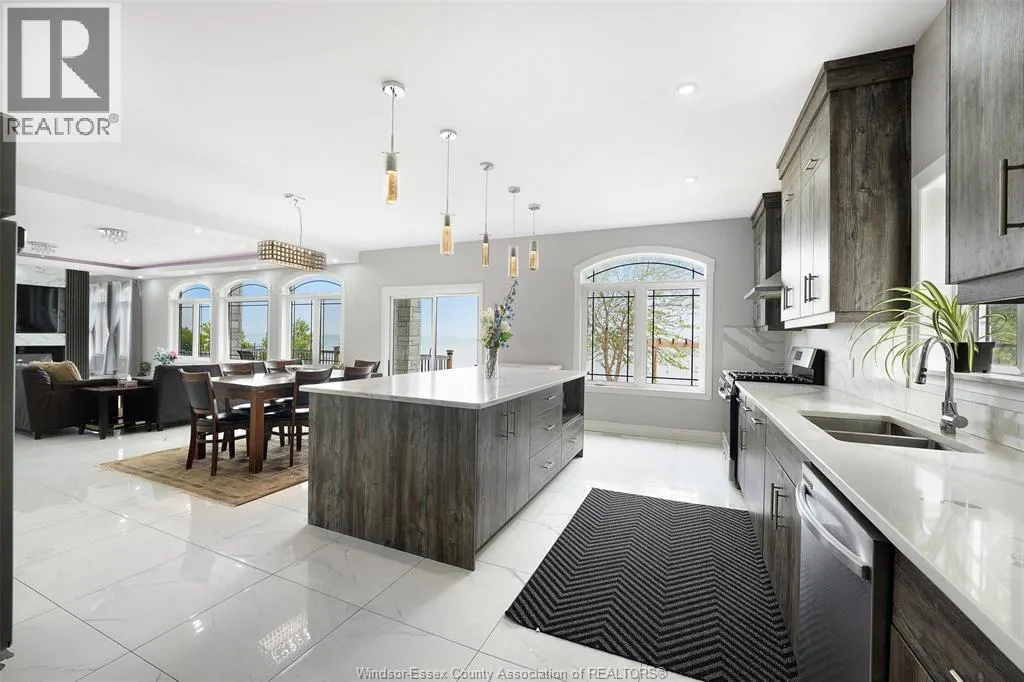 300 SHOREVIEW CIRCLE