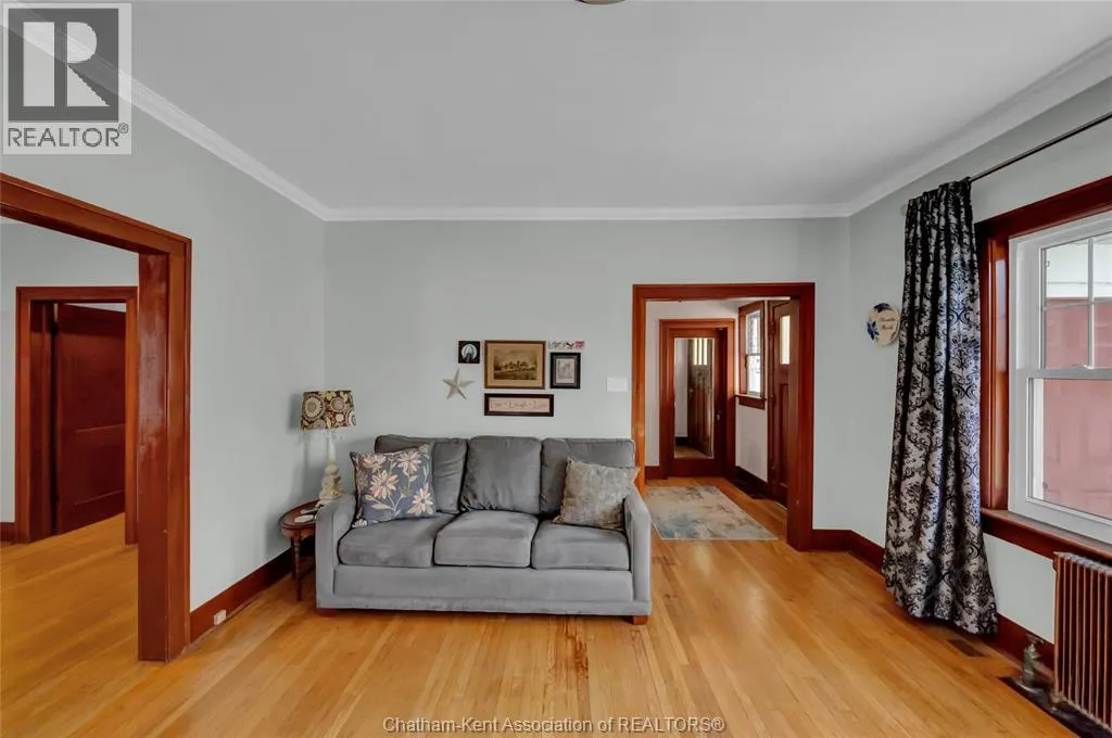 203 Talbot STREET East