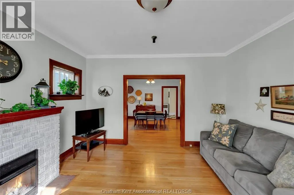 203 Talbot STREET East