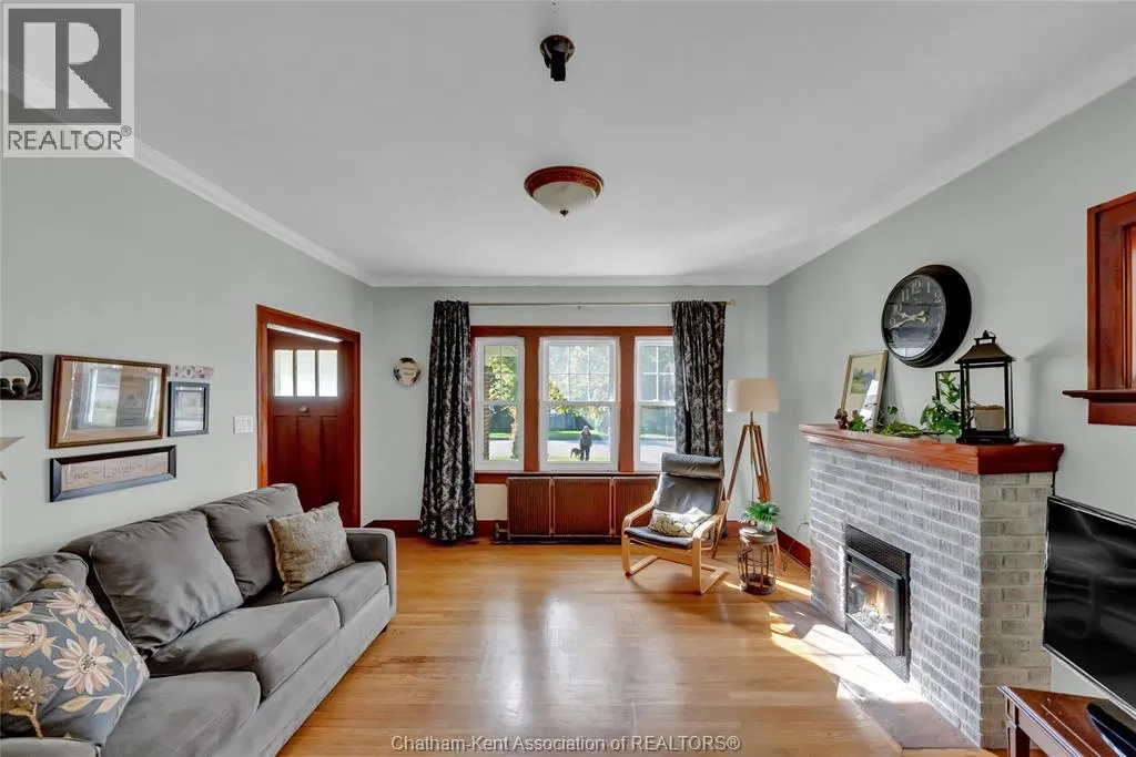 203 Talbot STREET East