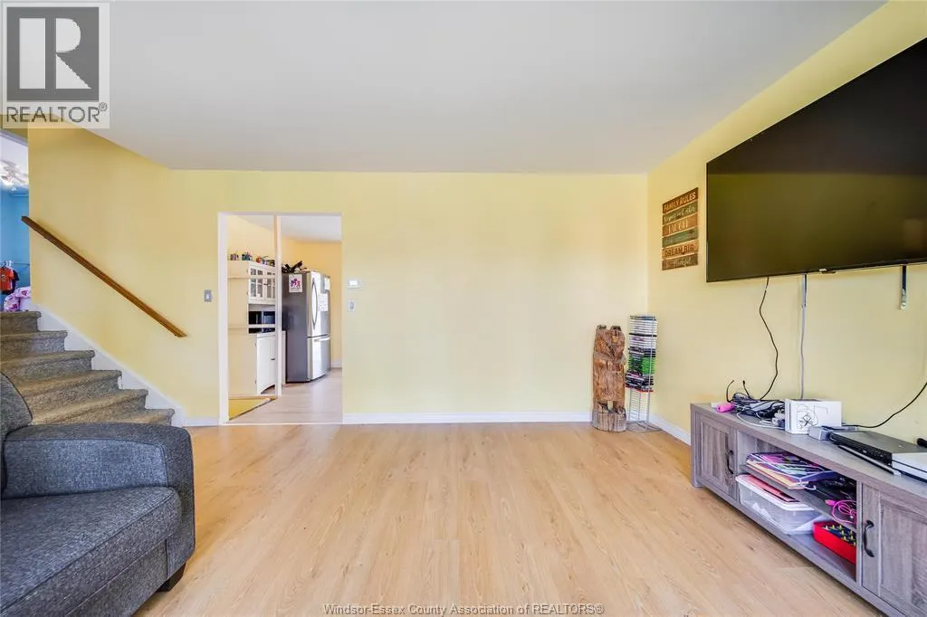 368 CARLING CRESCENT