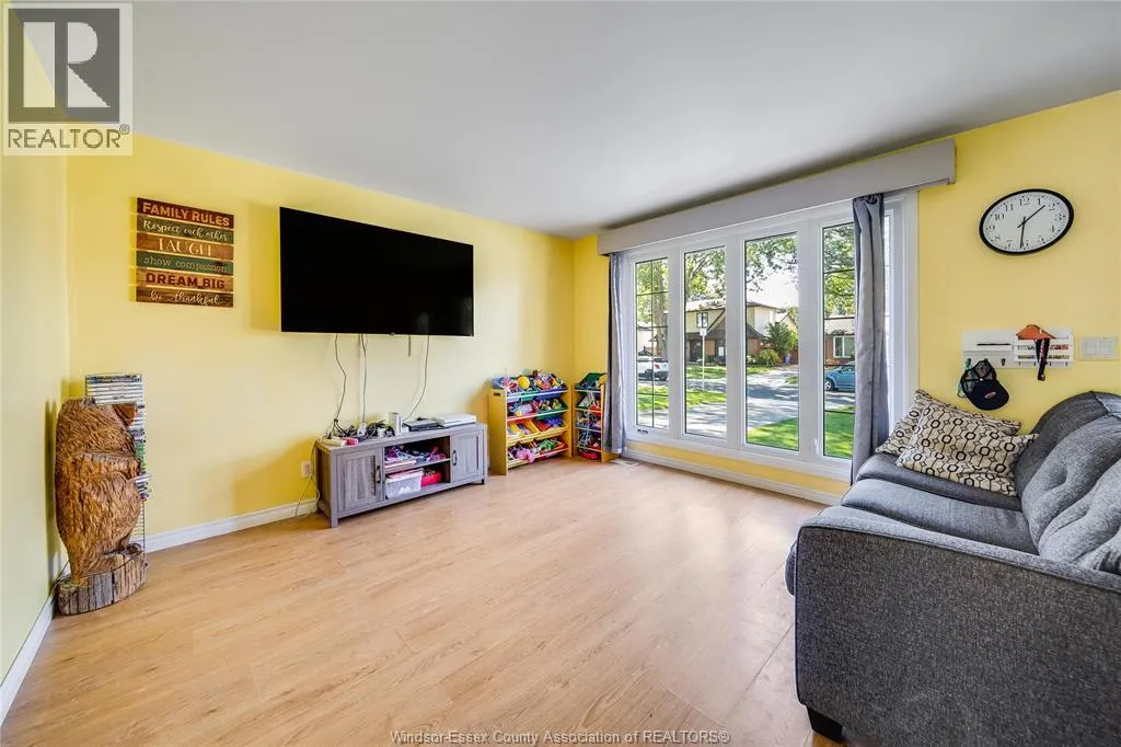 368 CARLING CRESCENT