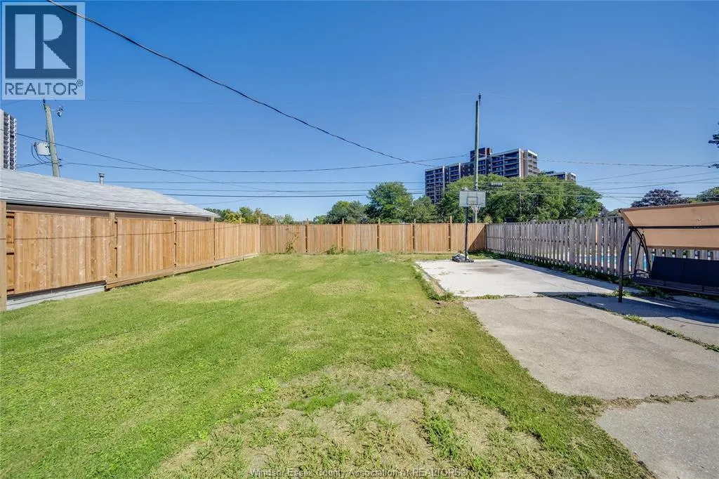 368 CARLING CRESCENT