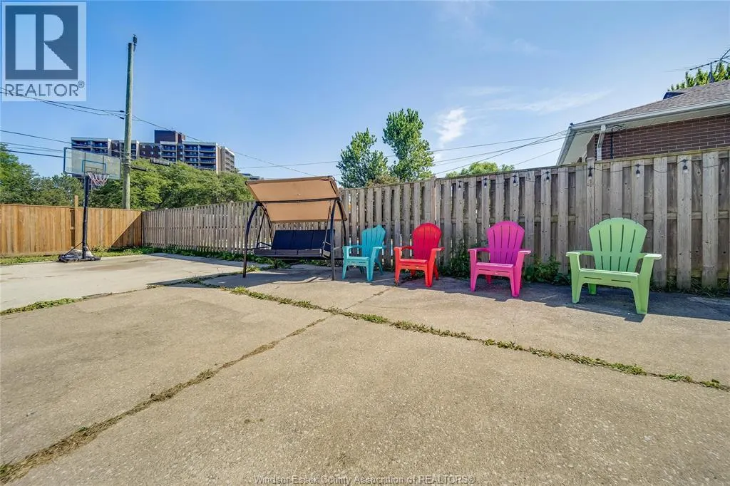 368 CARLING CRESCENT