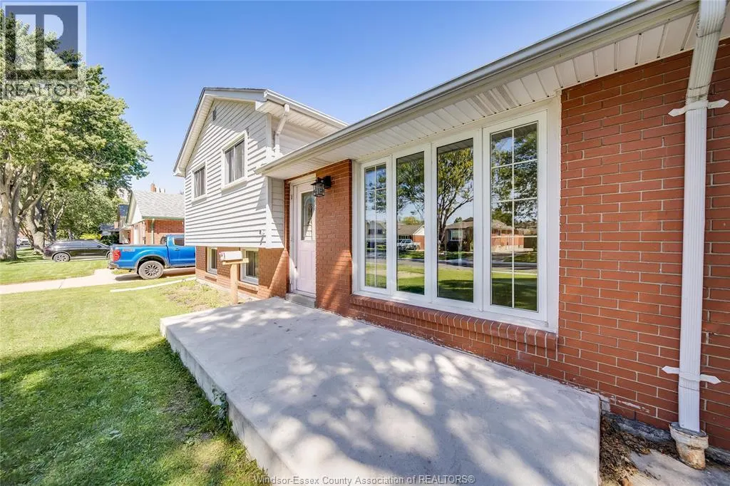 368 CARLING CRESCENT