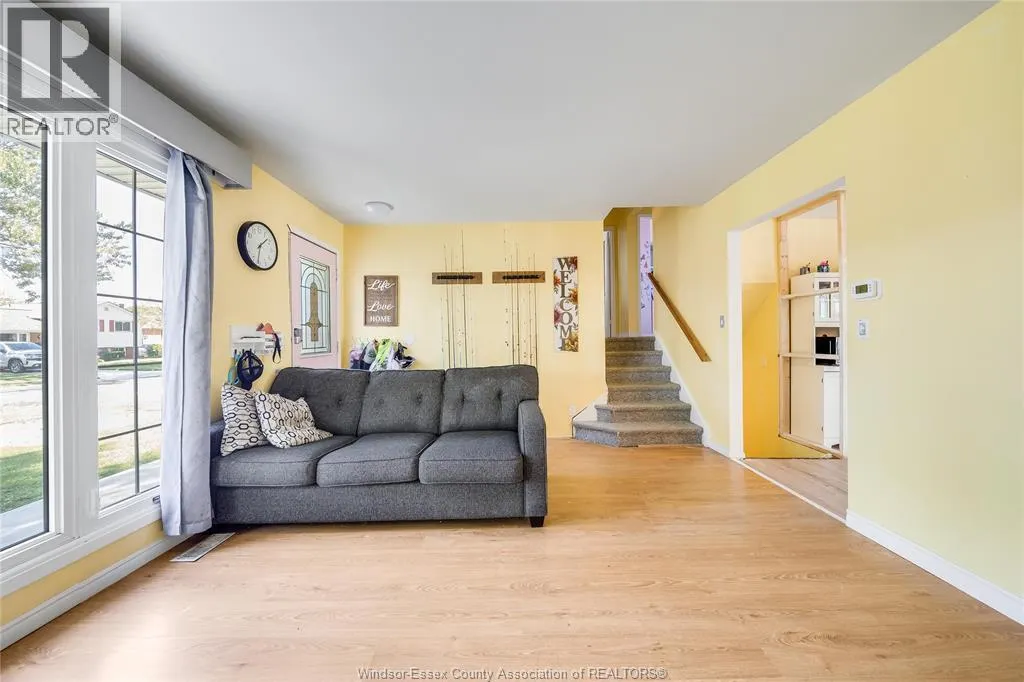 368 CARLING CRESCENT