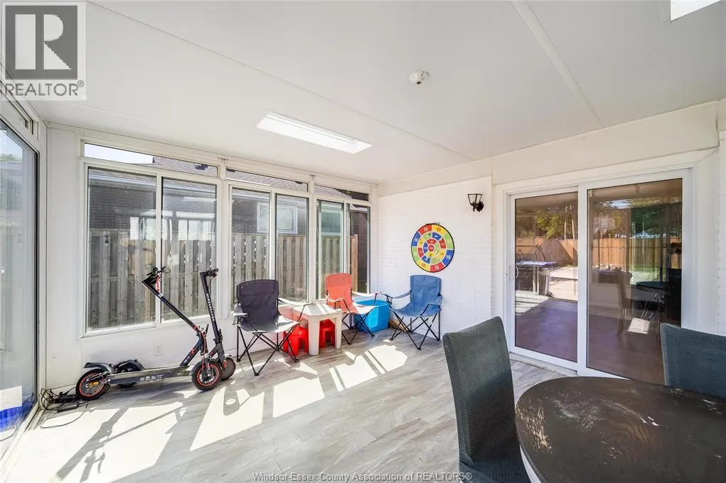 368 CARLING CRESCENT