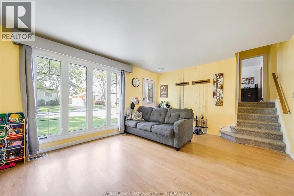 368 CARLING CRESCENT