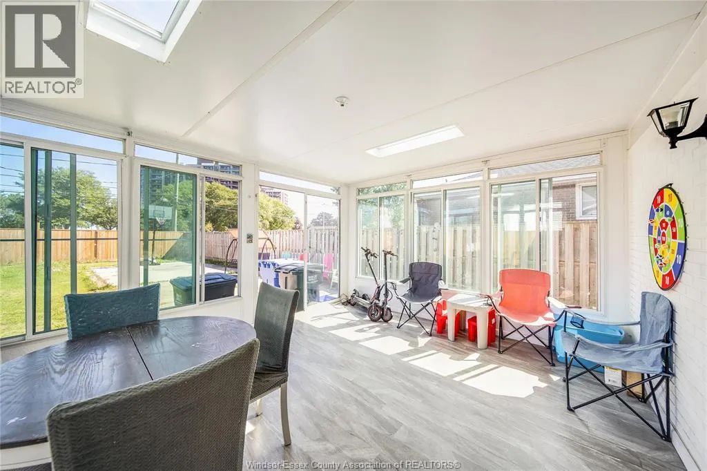 368 CARLING CRESCENT