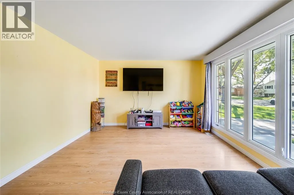 368 CARLING CRESCENT