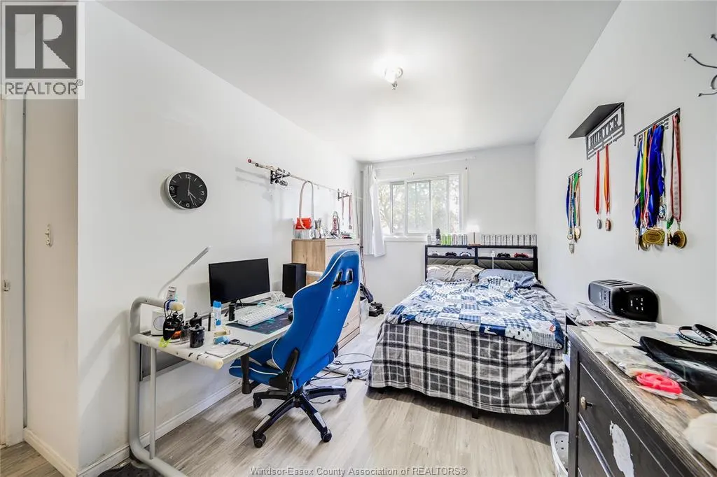 368 CARLING CRESCENT