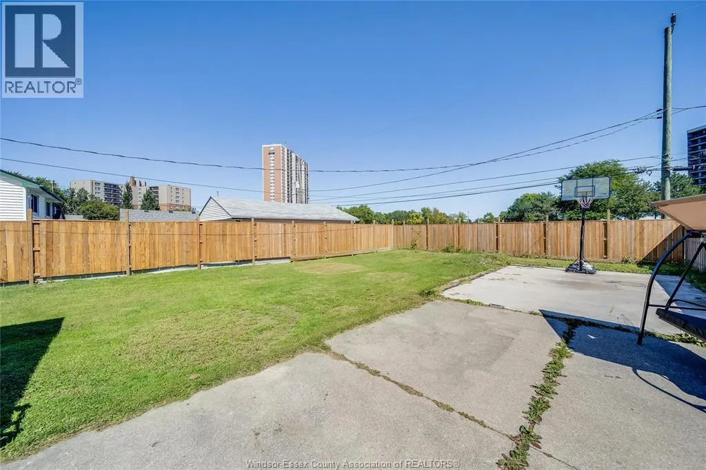 368 CARLING CRESCENT