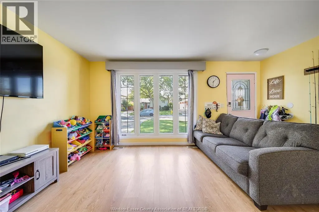 368 CARLING CRESCENT