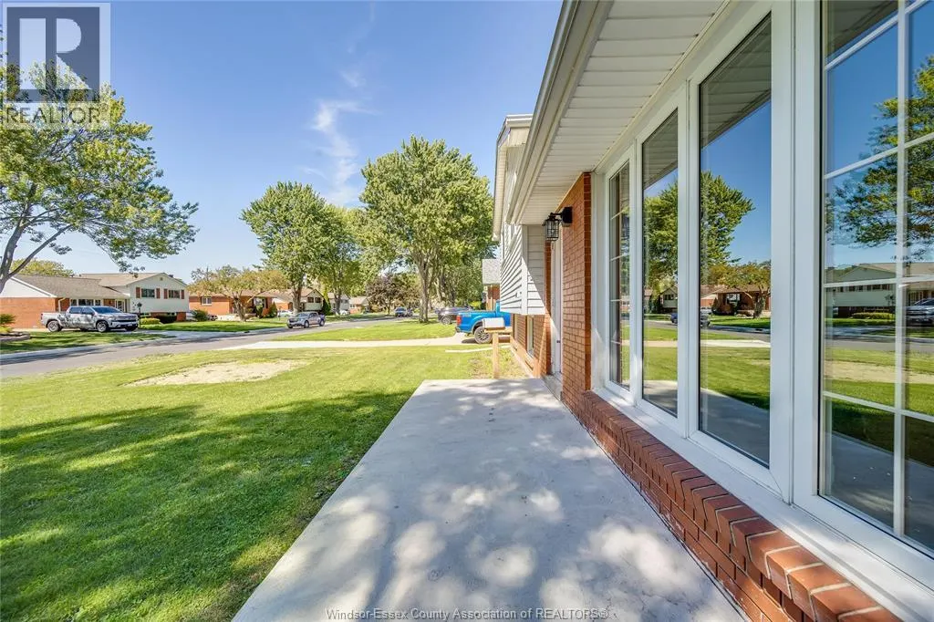 368 CARLING CRESCENT