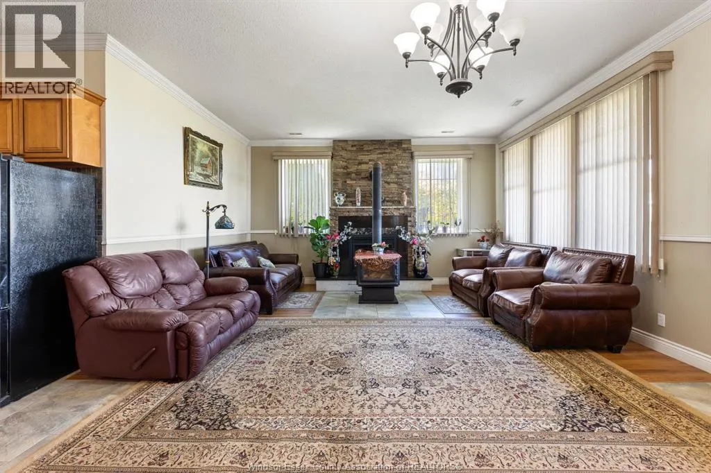 8541 NORTH Sideroad