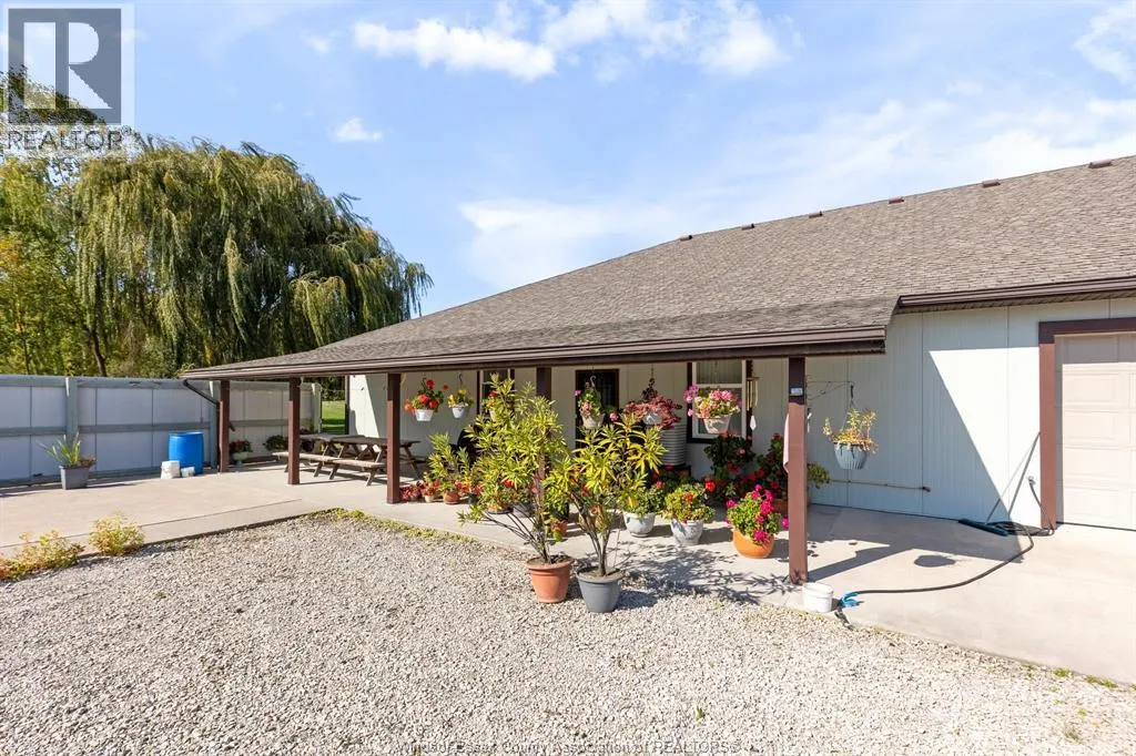 8541 NORTH Sideroad