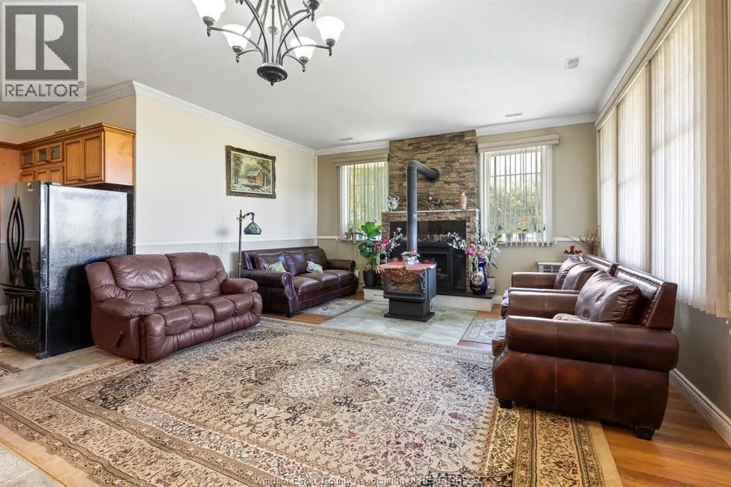 8541 NORTH Sideroad