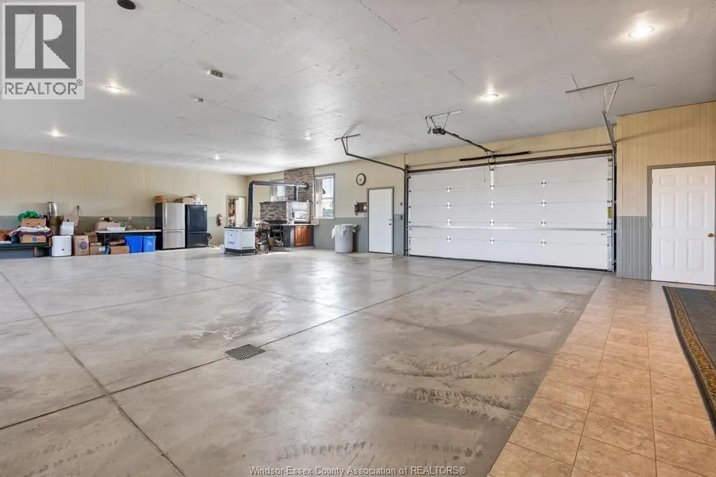 8541 NORTH Sideroad