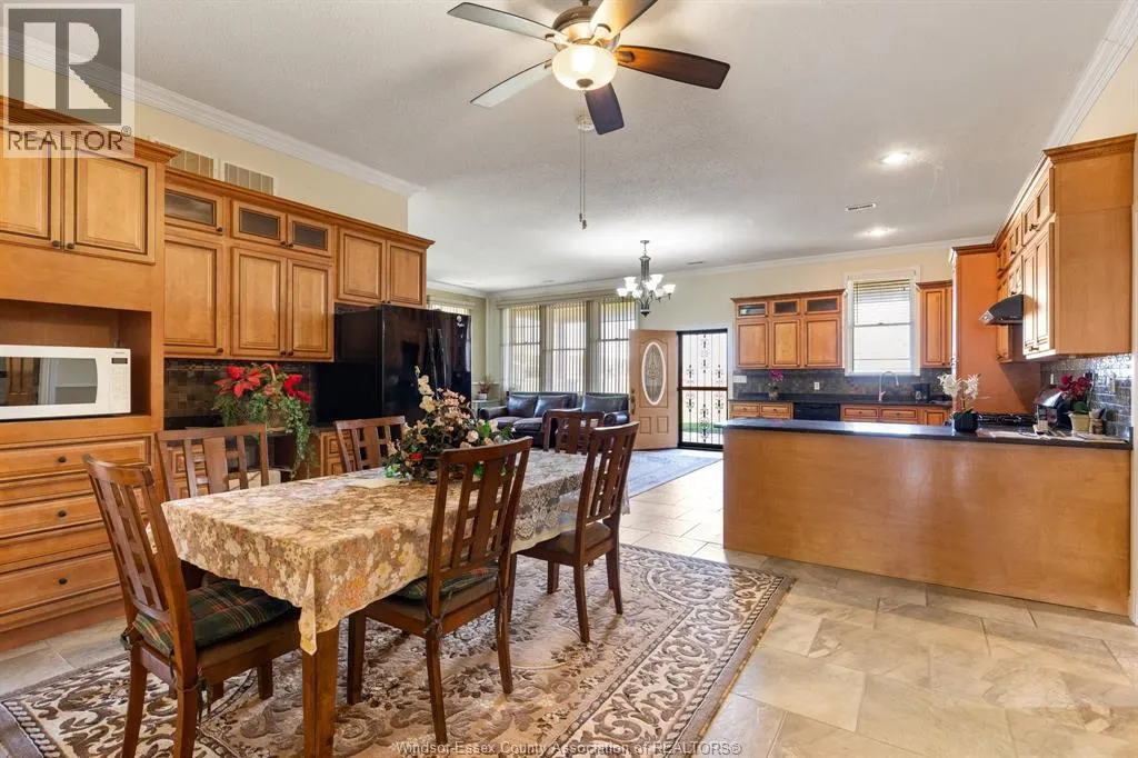 8541 NORTH Sideroad