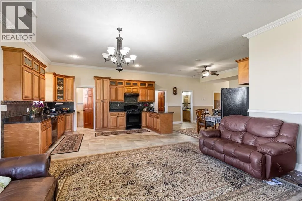 8541 NORTH Sideroad