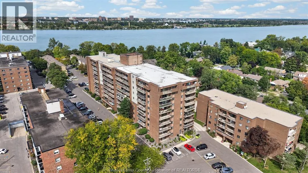 3936 WYANDOTTE STREET East Unit# 810