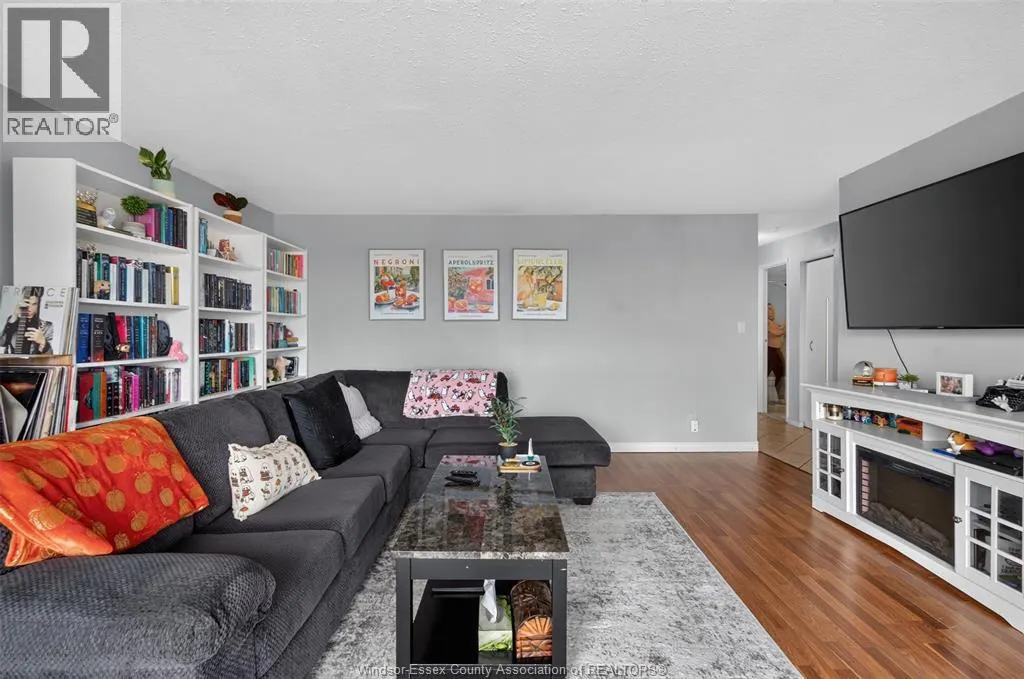 3936 WYANDOTTE STREET East Unit# 810
