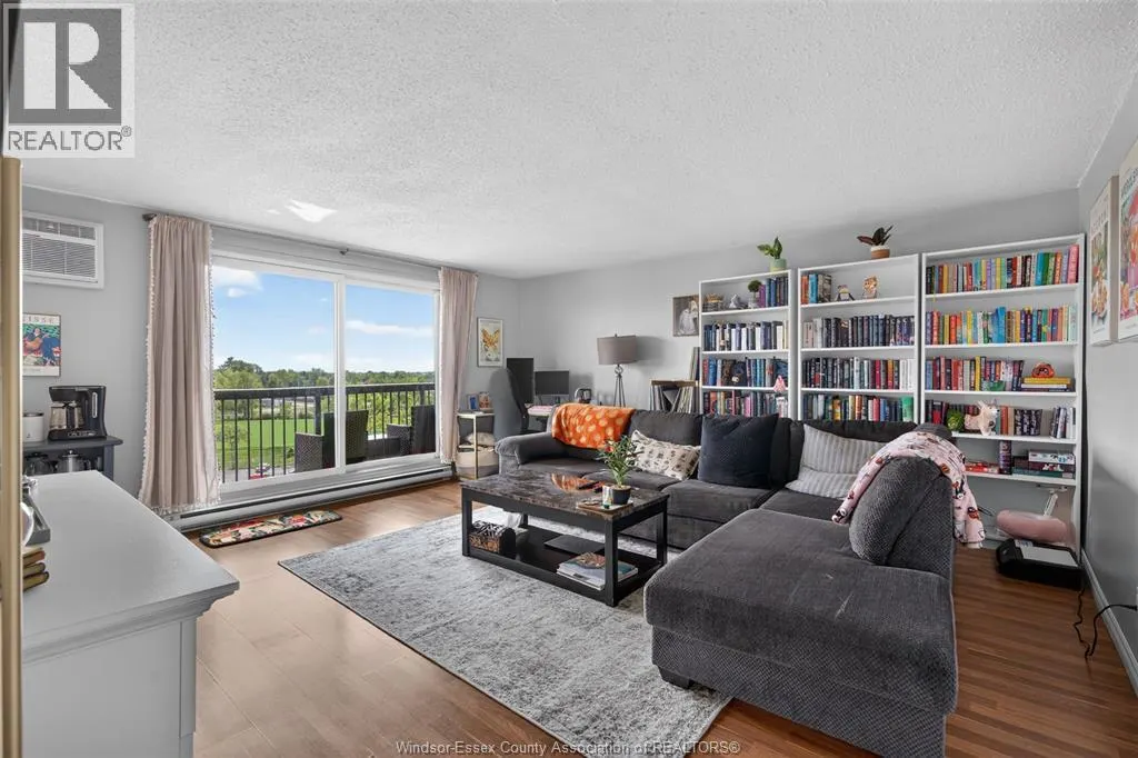 3936 WYANDOTTE STREET East Unit# 810