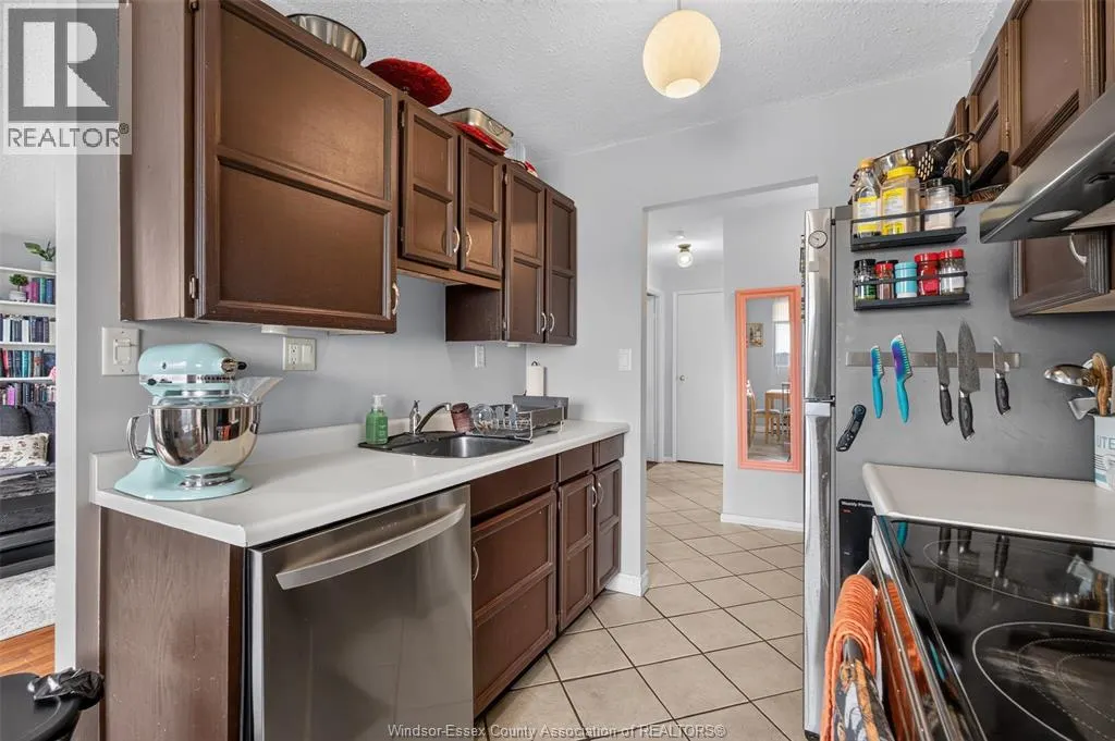3936 WYANDOTTE STREET East Unit# 810