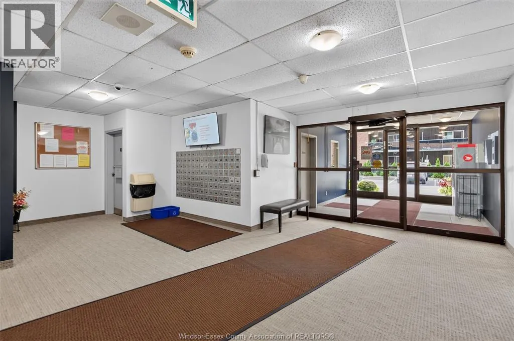 3936 WYANDOTTE STREET East Unit# 810