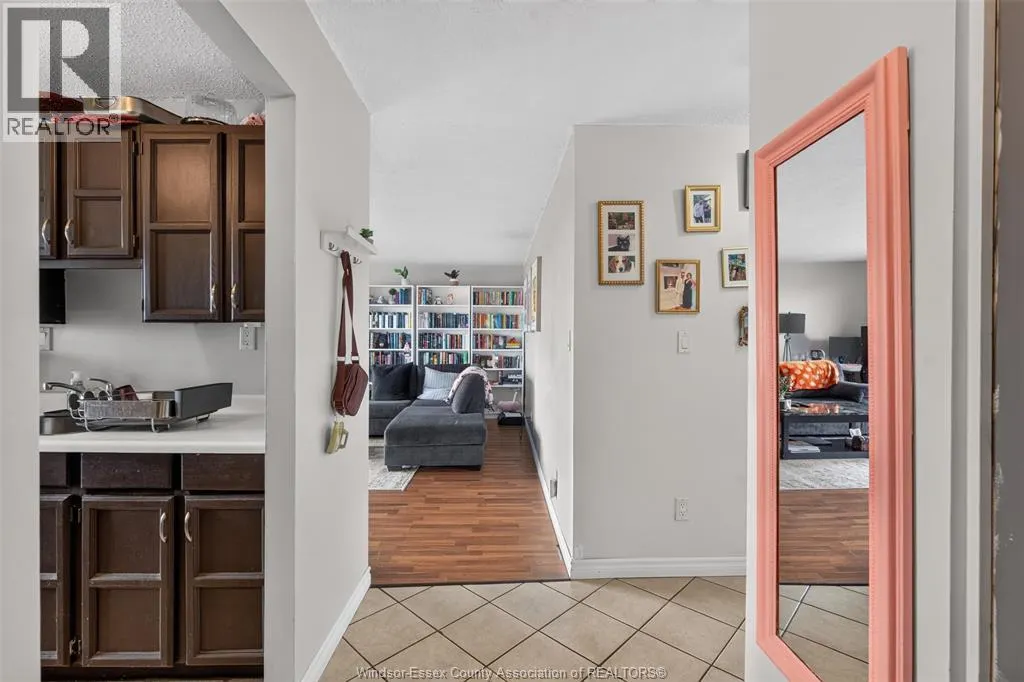 3936 WYANDOTTE STREET East Unit# 810