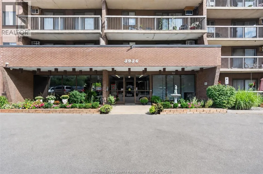 3936 WYANDOTTE STREET East Unit# 810