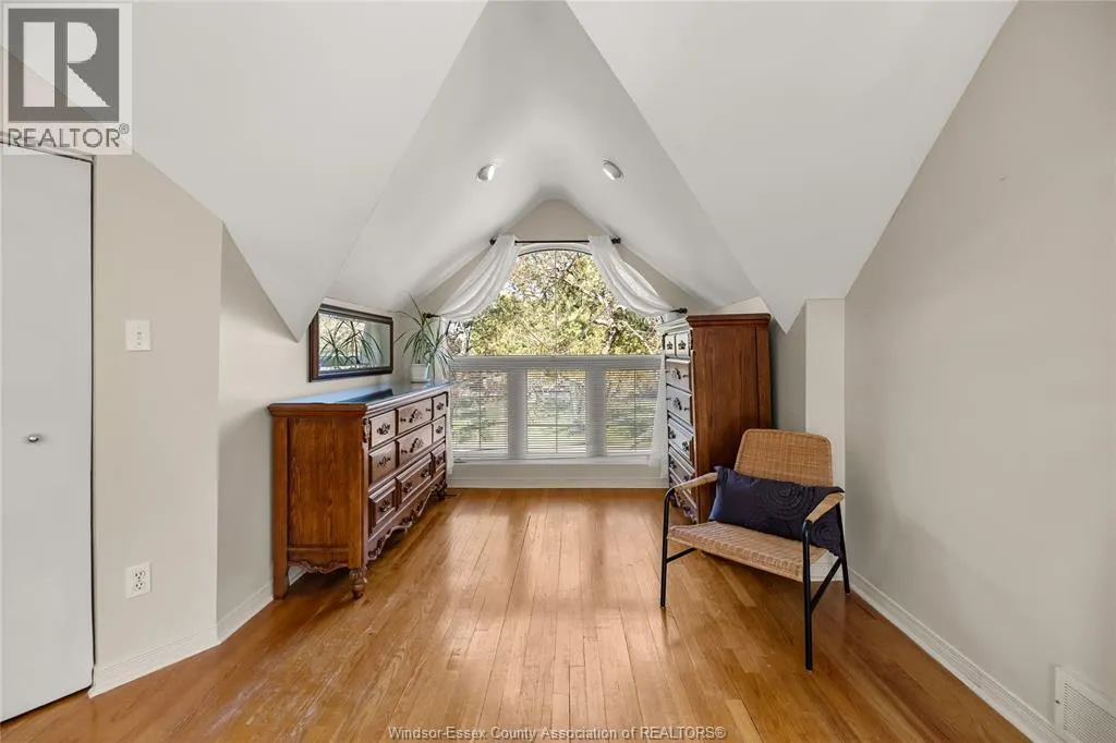 3926 ROSELAND DRIVE West