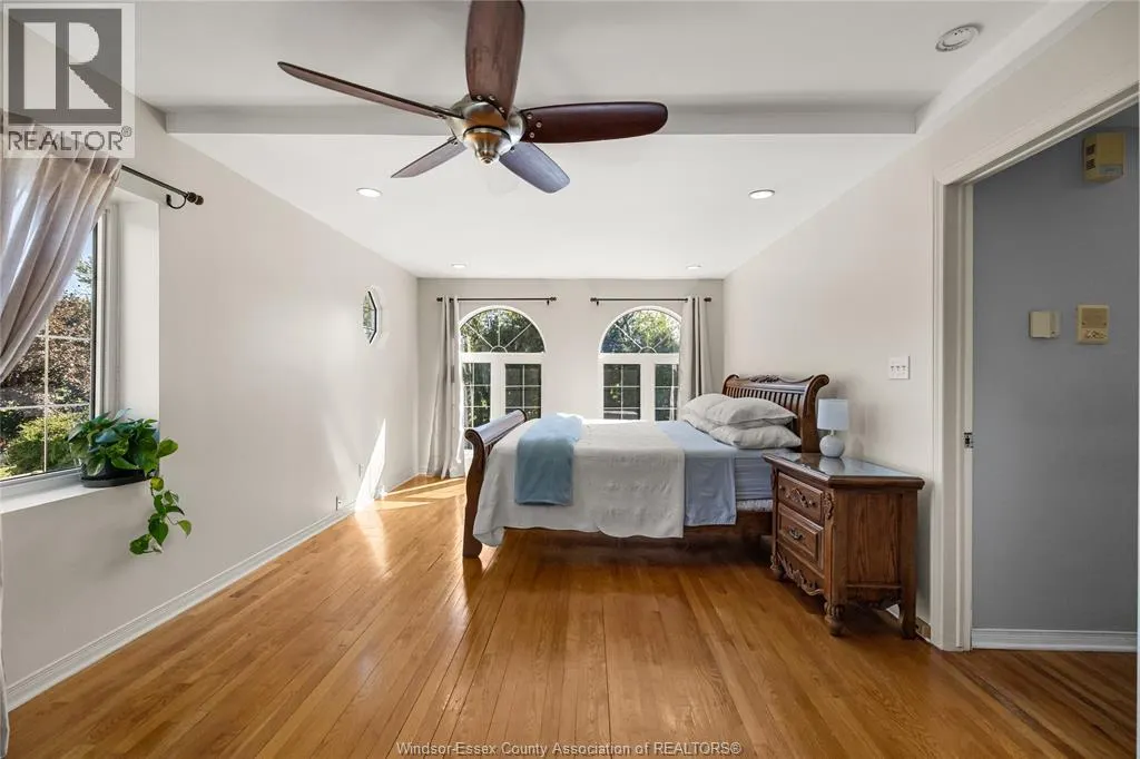 3926 ROSELAND DRIVE West