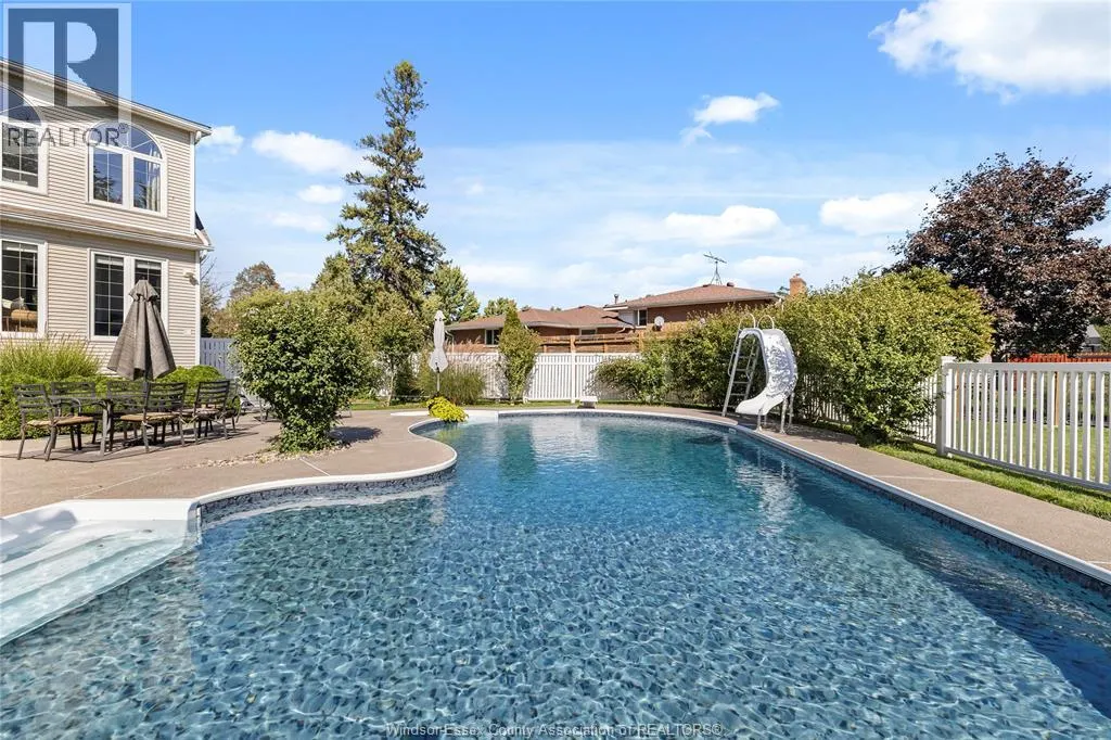 3926 ROSELAND DRIVE West