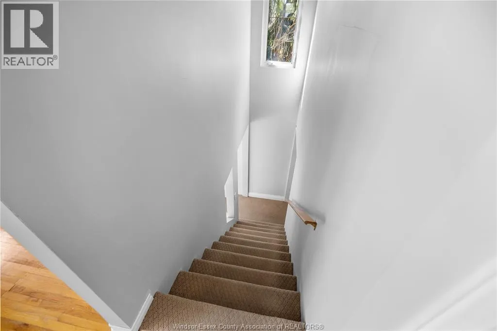 3926 ROSELAND DRIVE West