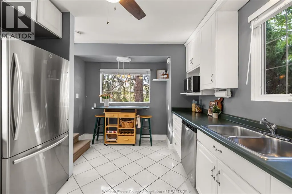 3926 ROSELAND DRIVE West