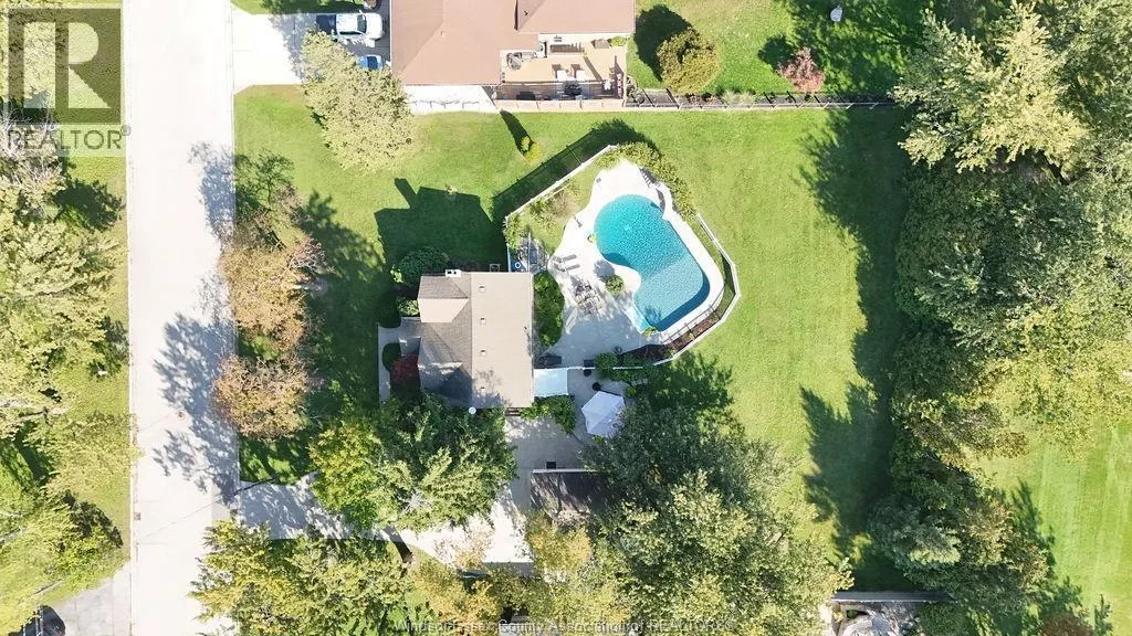 3926 ROSELAND DRIVE West