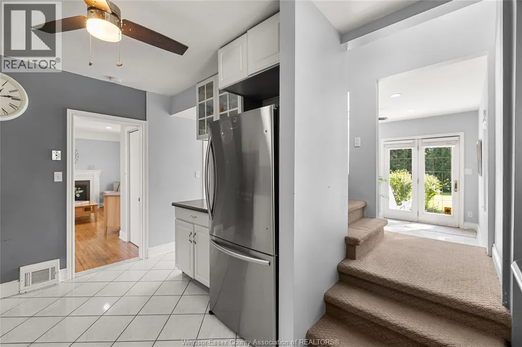 3926 ROSELAND DRIVE West