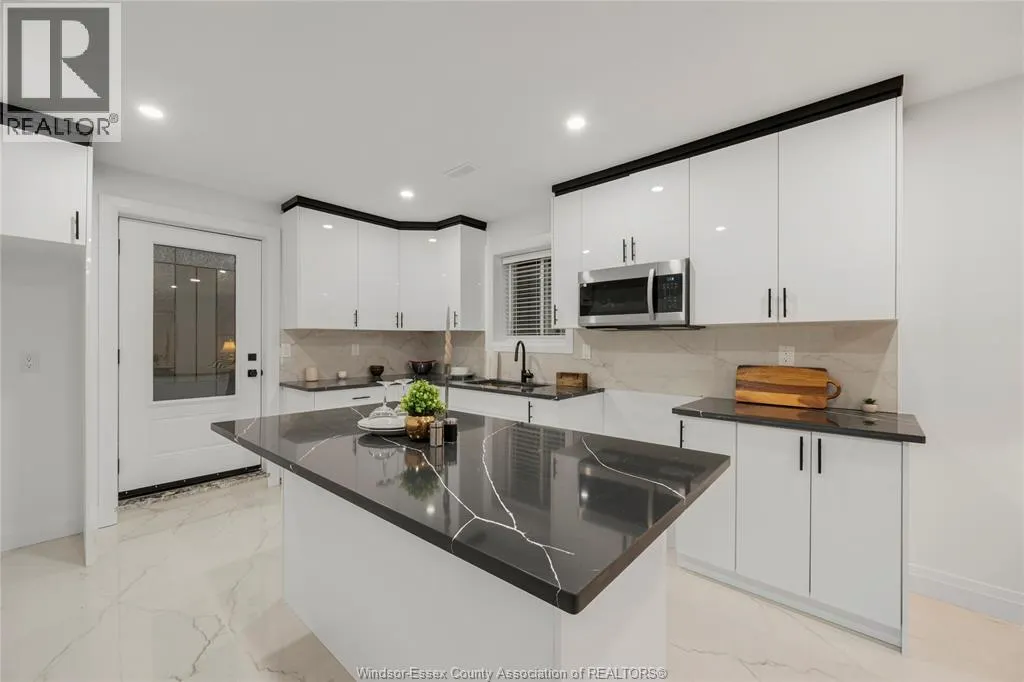 665 ALEXANDRINE STREET