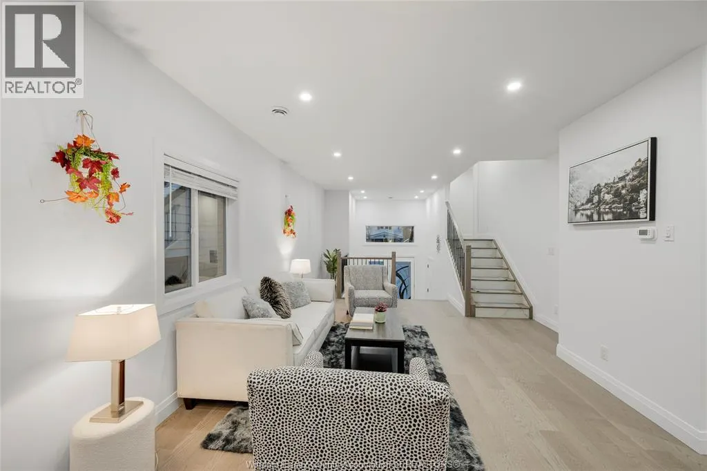 665 ALEXANDRINE STREET