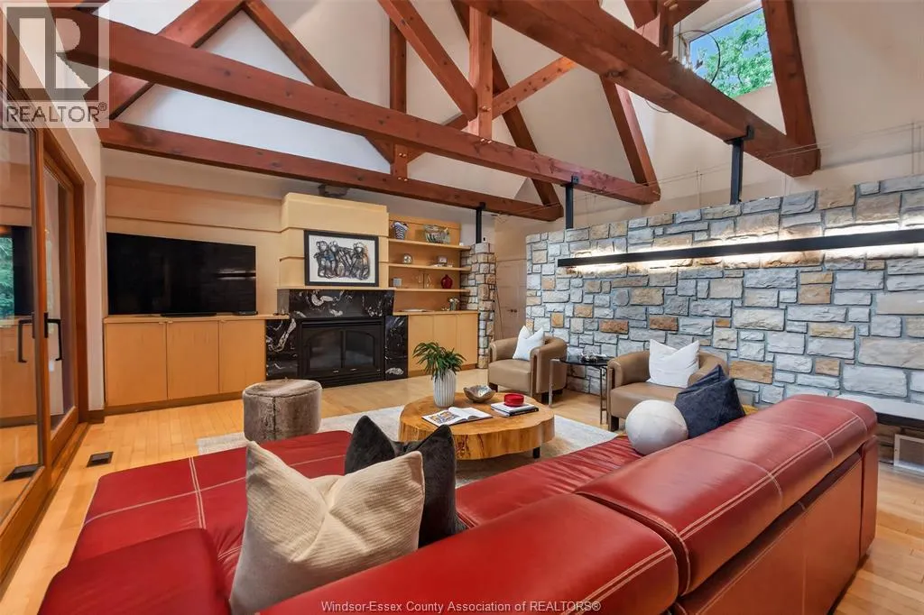 3871 MIDDLE Sideroad